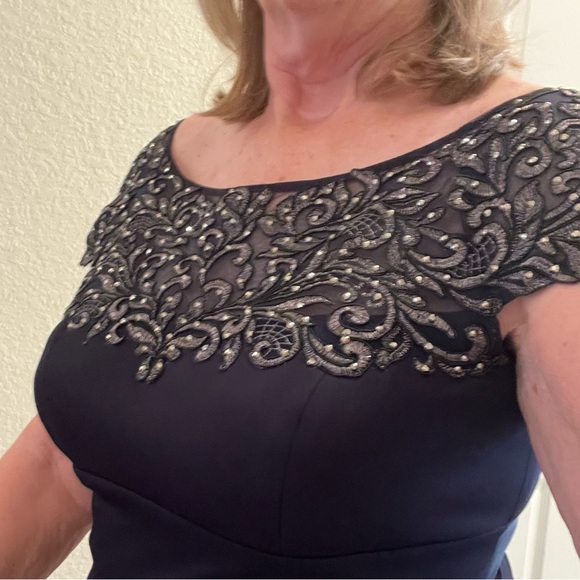 Long evening gown navy blue size 14P - Picture 7 of 14